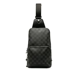 Louis Vuitton-Sac à bandoulière noir Louis Vuitton Damier Graphite Avenue Sling-Noir