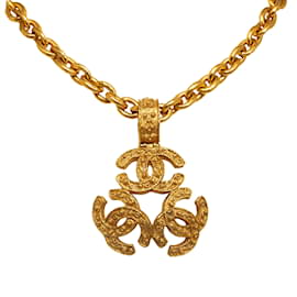 Chanel-Goldfarbene Halskette mit dreifachem CC-Anhänger von Chanel-Golden