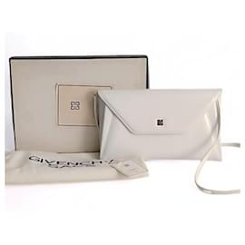 Givenchy-Givenchy vintage baguette shoulder bag in white leather-White