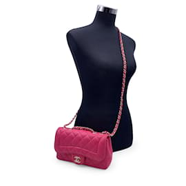 Chanel-Rosa Mini-Schultertasche „Mademoiselle Chic“ aus gestepptem Leder-Pink