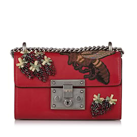 Gucci-Kleine rote Gucci-Umhängetasche mit besticktem Vorhängeschloss-Rot