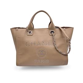 Chanel-Beigefarbene Deauville Tote-Umhängetasche aus Kaviarleder mit Nieten-Beige