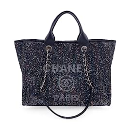 Chanel-Mittelgroße Deauville-Einkaufstasche aus schwarzem, glitzerndem Canvas mit Pailletten-Schwarz