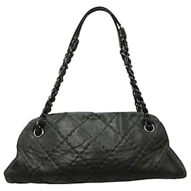 Chanel-Chanel Just Mademoiselle Mini Bowler Bag aus schillerndem schwarzem Leder-Schwarz