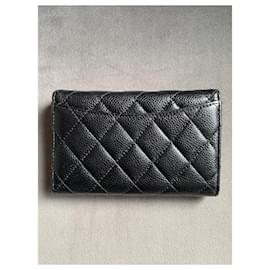 Chanel-Klassisches dreifach gefaltetes Portemonnaie-Schwarz