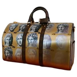 Louis Vuitton-Louis Vuitton Ultra exclusif -Tout neuf -FW 2021- Keepall 45 Bandoulière Fornasetti en cuir métallisé doré Doré-Marron,Doré,Monogramme