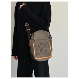 Louis Vuitton-Louis Vuitton Crossbody Bag-Marrom
