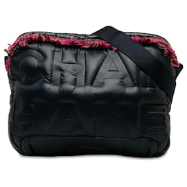 Chanel-Bolsa transversal Chanel preta Doudoune-Preto
