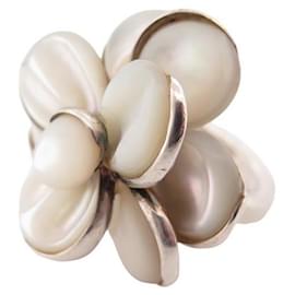 Chanel-VINTAGE CHANEL CAMELIA MOTHER OF PEARL RING IN SILVER 925 T52 SILVER RING-Silvery