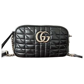 Bolsa de mão Gucci Marmont em couro acolchoado preto Preto