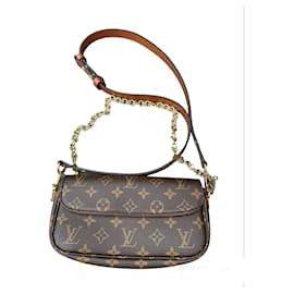Louis Vuitton-Portafoglio Ivy su borsa a catena-Marrone