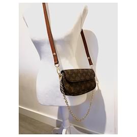 Louis Vuitton-Portafoglio Ivy su borsa a catena-Marrone