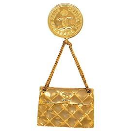Chanel-Broche Chanel Gold CC com aba medalhão-Dourado