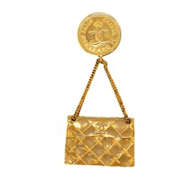 Chanel-Broche Bolsa Matelassê CC-Dourado