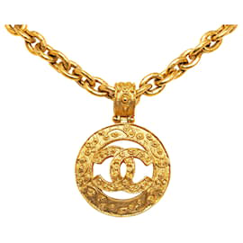 Chanel-Chanel Gold CC Round Pendant Necklace-Golden