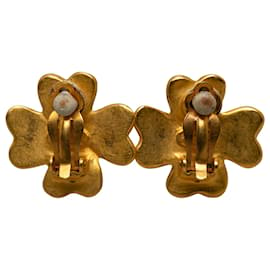 Chanel-Chanel Gold CC Clover Clip On Earrings-Golden
