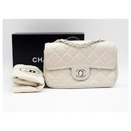 Chanel-Bolsa Chanel Mini Flap CC acolchoada em pele de cordeiro perolada iridescente marfim-Branco,Outro