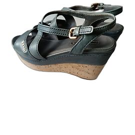 Prada Sandalen aus blauem Leder Blau