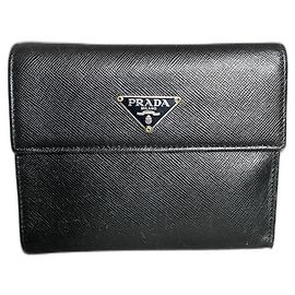 Carteira Prada Logo Triângulo Preta de Couro Preto