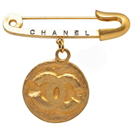 Chanel-Broche para disfraz con medallón CC dorado de Chanel-Dorado