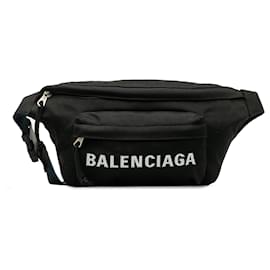 Balenciaga-Balenciaga Sac ceinture de tous les jours en nylon noir-Noir