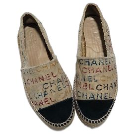 Alpargatas Chanel con logo graffiti multicolor Multicolor