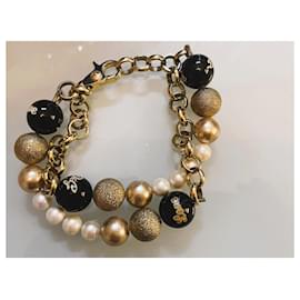 Dolce & Gabbana-Wunderschönes leuchtendes Set aus goldenem Stahl und Perlen, DOLCE & GABBANA Armband und Ohrringe mit, Weiße Perlen, Gold und Schwarz-Golden
