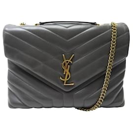 Yves Saint Laurent BOLSO DE MANO MEDIANO LOULOU DE PIEL CON BANDOLERA SAINT LAURENT 574946 Bolso de mano Gris