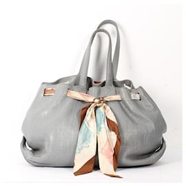 Carolina Herrera-Graue Handtasche von Carolina Herrera mit Einstecktuch-Grau