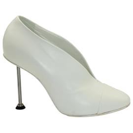Victoria Beckham-Zapatos de salón Victoria Beckham de tacón fino en piel blanca-Blanco