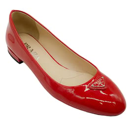 Autre Marque-Prada Chaussures plates à logo verni rouge-Rouge