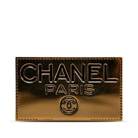 Chanel-Broche dorée à plaque logo Chanel CC-Doré
