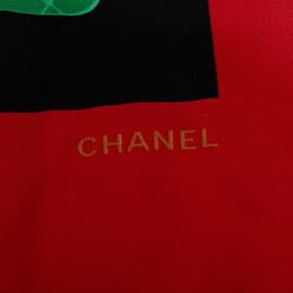 Chanel-Bufanda roja con estampado de bolso con solapa Matelasse clásico de Chanel Bufandas-Roja
