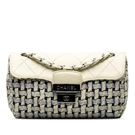 Chanel-Bolso de hombro con solapa de tweed Chanel beige-Beige