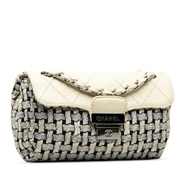 Chanel-Bolso de hombro con solapa de tweed Chanel beige-Beige