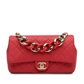 Chanel-Bolsa Chanel vermelha acolchoada em pele de cordeiro bicolor com aba e corrente de resina-Vermelho