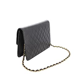 Chanel-Bolsa de ombro Chanel média acolchoada preta em pele de cordeiro com aba única-Preto
