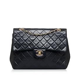 Chanel-Bolso de hombro con solapa y forro de piel de cordero clásico, mediano y alto de Chanel negro-Negro