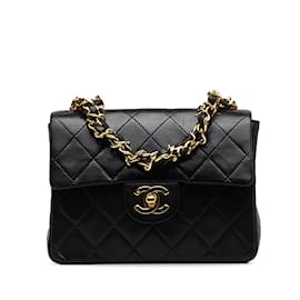 Chanel-Borsa a mano Chanel Mini classica con patta quadrata in pelle di agnello nera-Nero