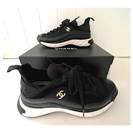 Chanel-Classic Chanel Low Top Trainer Logo CC Sneakers.-Black