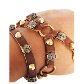 Gucci-Gucci Gold Tone Tang Buckle Feline Head Palm Wrap Bracelet In Brown Leather-Metallic