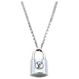 Louis Vuitton-Colgante con cadena Louis Vuitton Lockit en plata de ley-Plata,Metálico