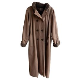 Yves Saint Laurent Mäntel, Oberbekleidung Hellbraun