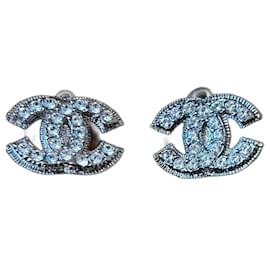 Chanel-Clip-Ohrringe mit CC-Strasssteinen-Silber