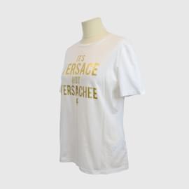 Versace-White/T-shirt dorata "È Versace, non Versachee".-D'oro