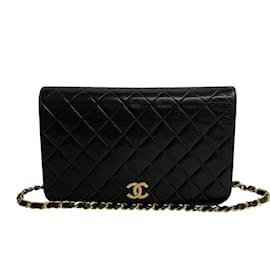 Chanel-Bolsa acolchoada com aba completa CC-Preto