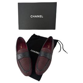 Mocassini Chanel in pelle bordeaux e blu navy Rosso Blu Bordò Blu navy