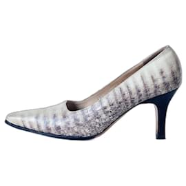 Second hand Salvatore Ferragamo luxury shoes - Joli Closet