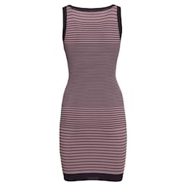 Guess-Neues hellviolett gestreiftes Cut-out-Kleid von GUESS-Lavendel