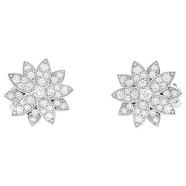 Autre Marque-Boucles d'oreilles Van Cleef & Arpels "Lotus" or blanc, diamants.-Autre